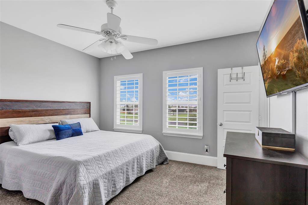 Guest bedroom with a private bathroom
