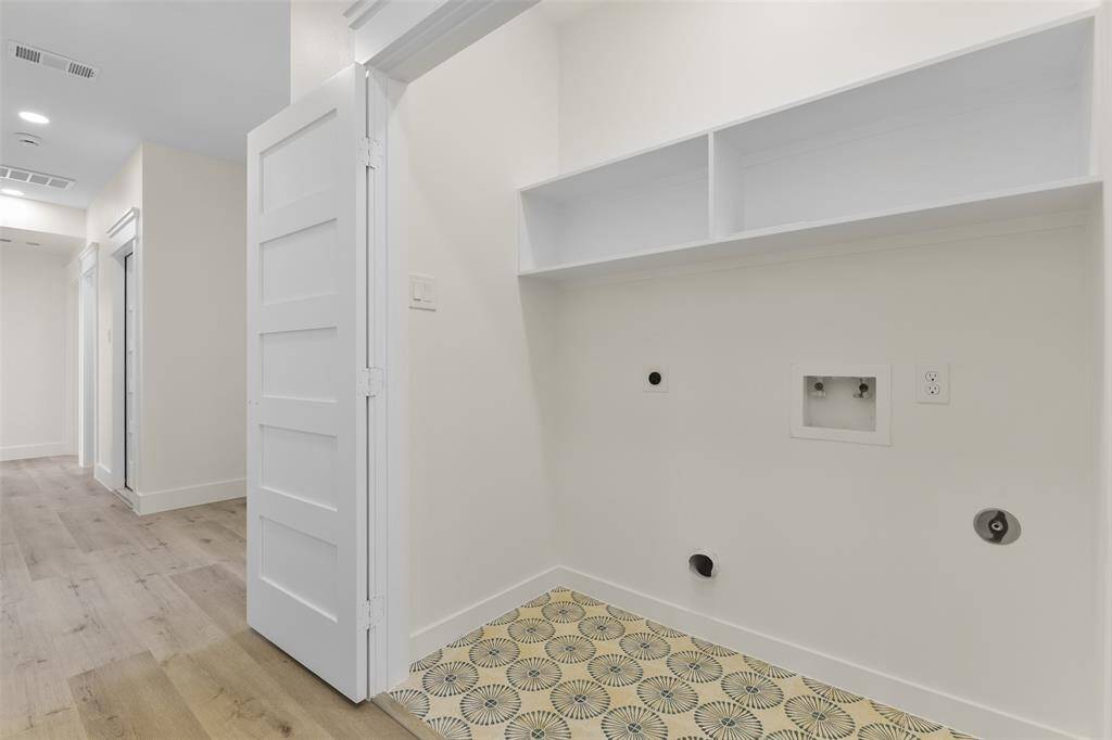 The laundry is conveniently located between the bedrooms.
