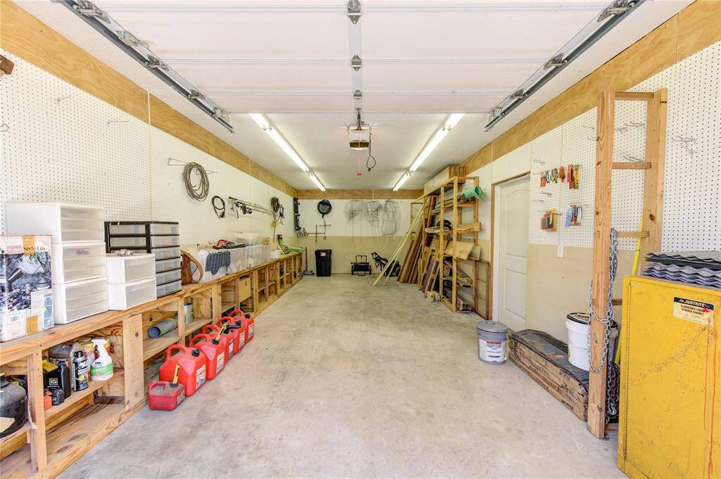 Single size garage/work space or extra storage.