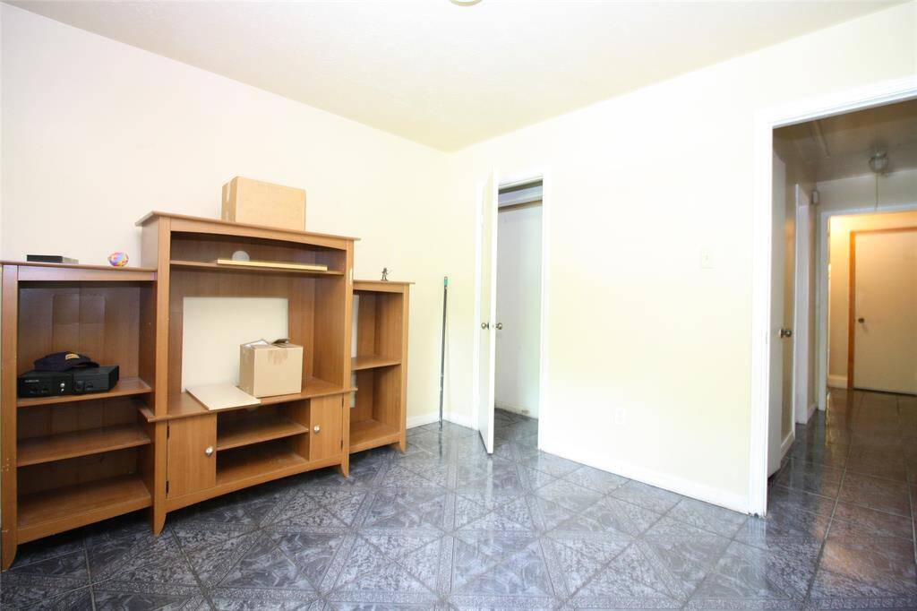 Large Secondary bedrooms