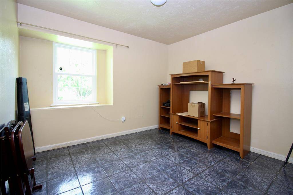 Secondary bedroom
