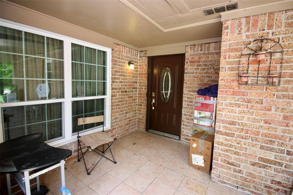 Entry to your home with an welcoming porche.