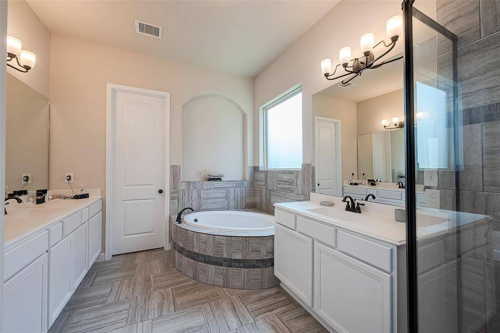 Double sinks will make getting ready easy.