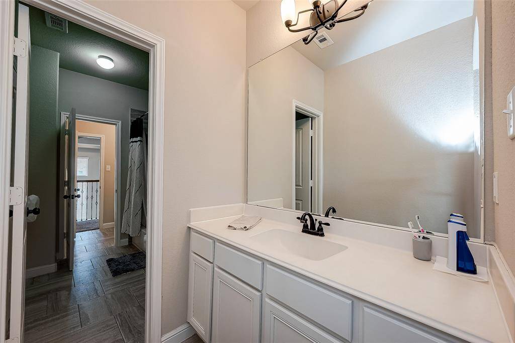 Jack and Jill bath upstairs