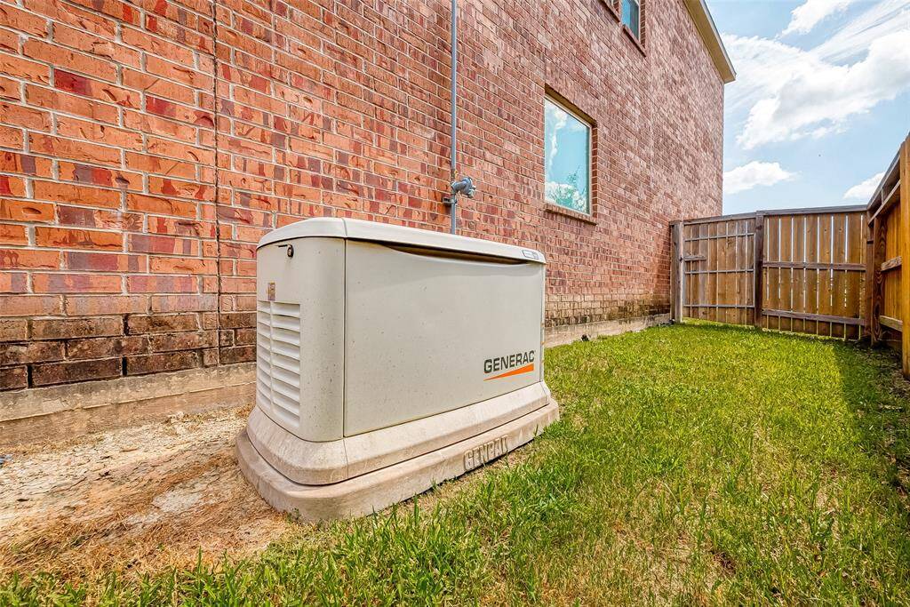 Comes with a whole house Generac generator!