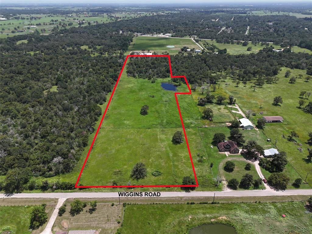 The Red Lines are the approx. location of the Boundary Lines for quick reference only. Please refer to the attached Survey for the Exact Location of the Boundary Lines.
