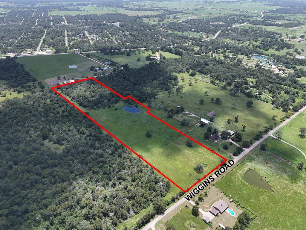 The Red Lines are the approx. location of the Boundary Lines for quick reference only. Please refer to the attached Survey for the Exact Location of the Boundary Lines.