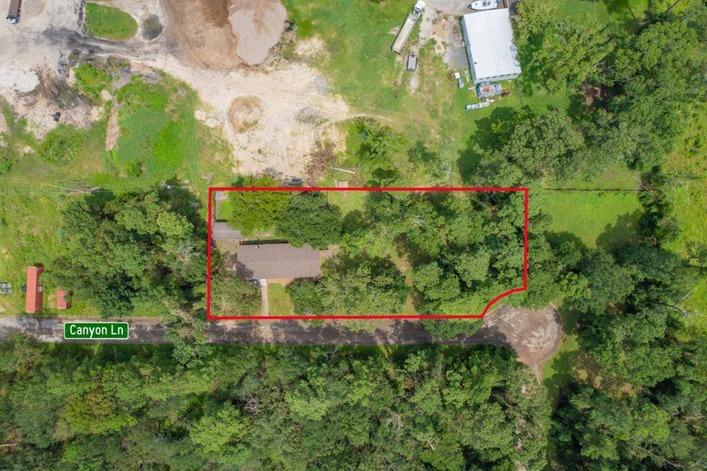 Located in a MUD, has septic, and electricity