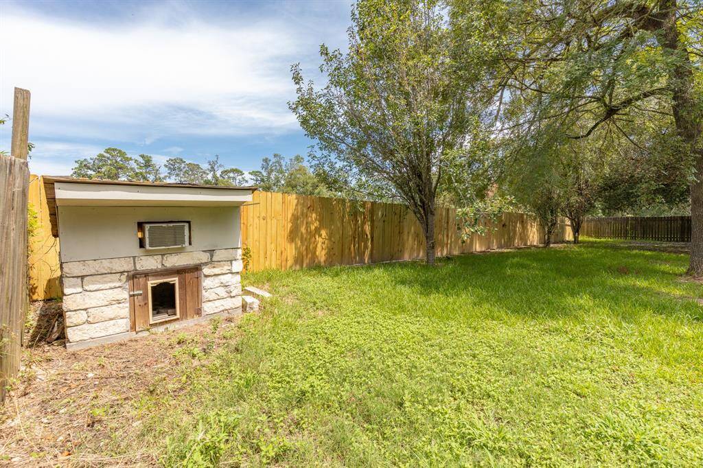 Dog suite in backyard