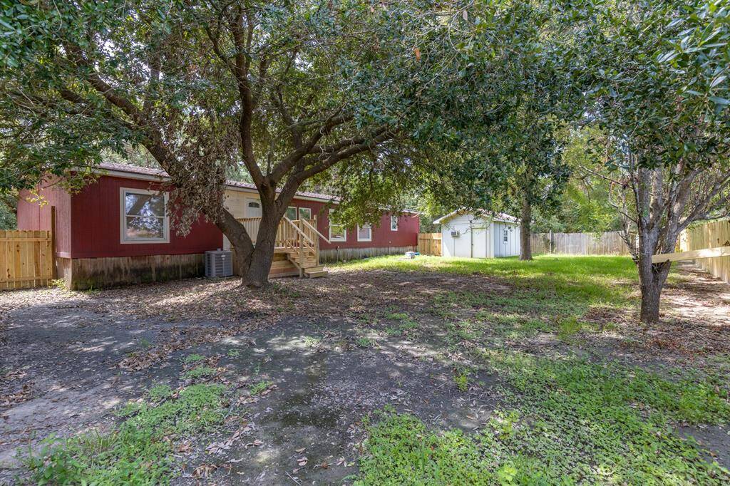 Photo of rear of yard