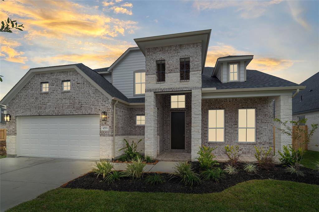 Welcome home to 4703 Whisperwood Drive located in the community of Briarwood Crossing and zoned to Lamar CISD.