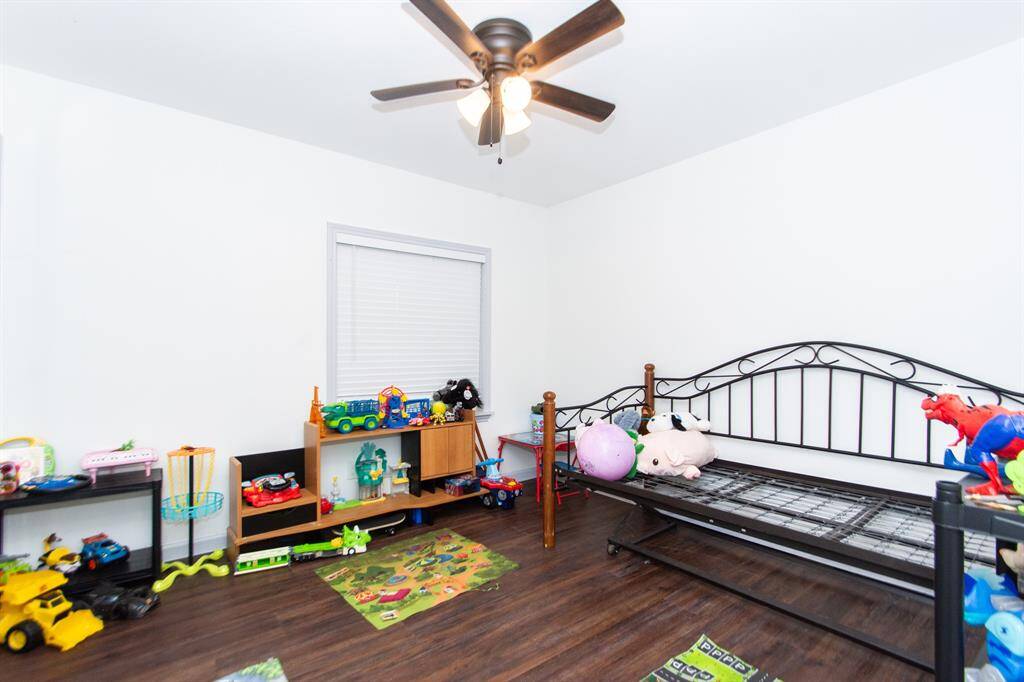 Large secondary bedrooms