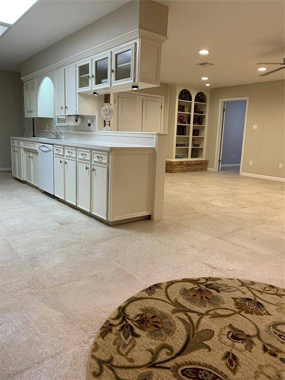 Light and airy kitchen looking toward the family room.