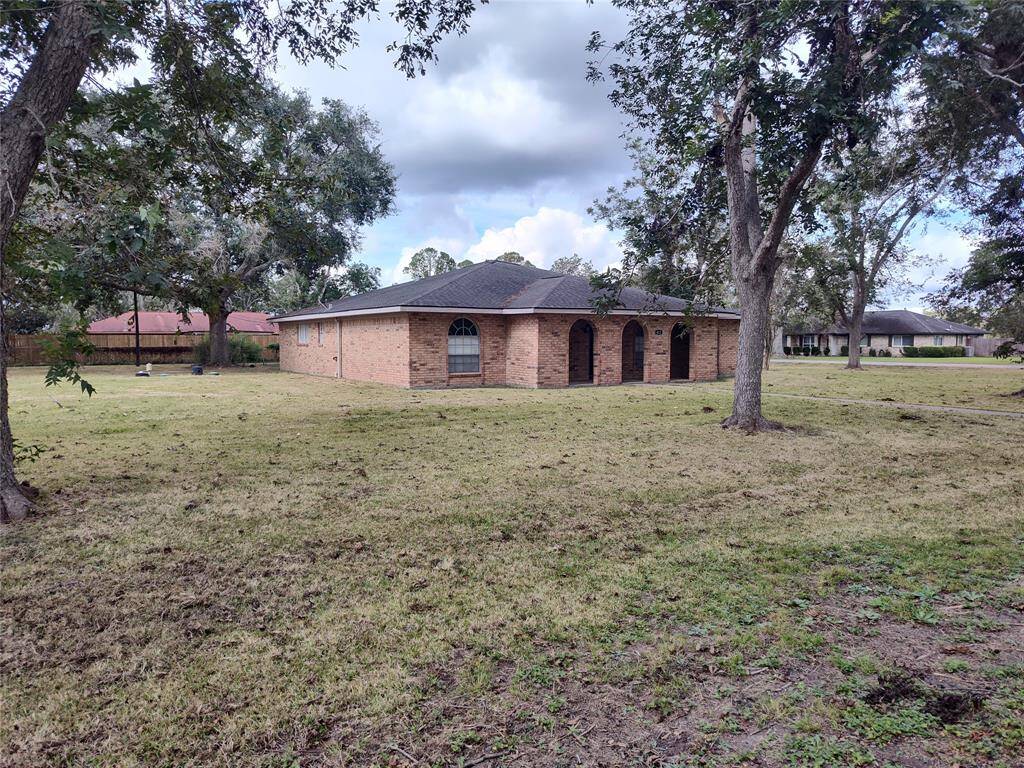 Huge yard!