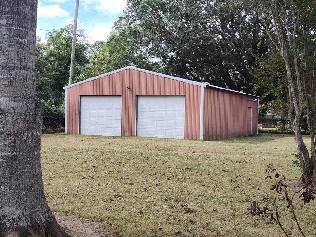 Barn has recent roof repairs.