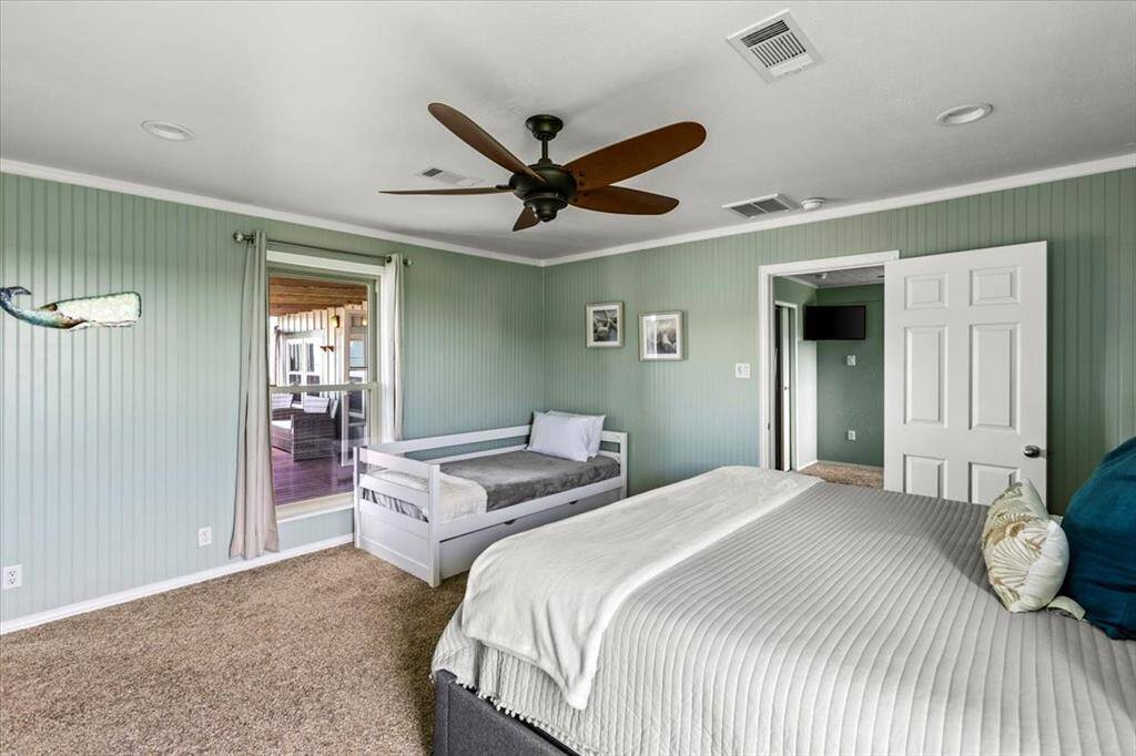 Oversized 2nd bedroom. Light and breezy with lots of natural light!
