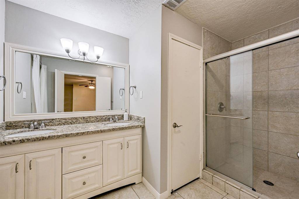 Primary bath down stairs