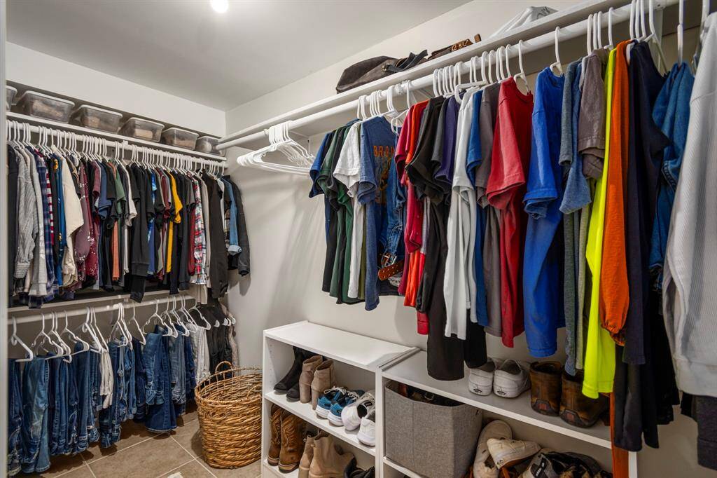 Primary Walkin  closet