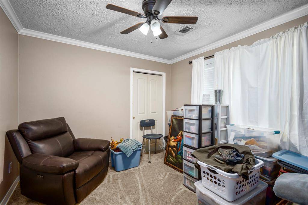 Secondary bedroom