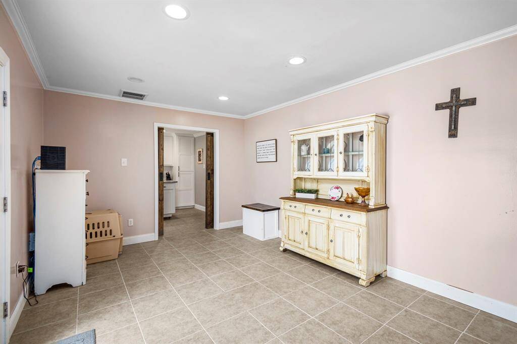 Bonus room with multi usage, game room, office, diningroom