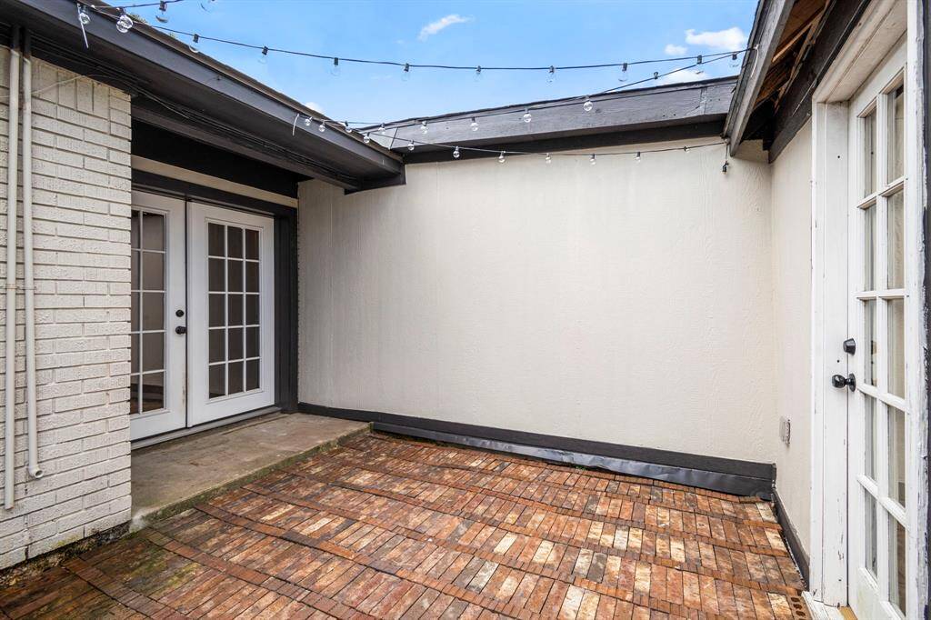 Patio space between home and guest home/apartment