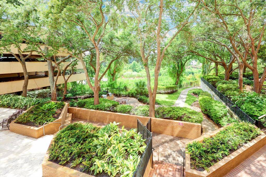 Discover the enchanting grounds of Bayou Bend Towers, featuring a BBQ area and a spacious dog park with separate sections for large and small dogs—perfect for your furry friends.