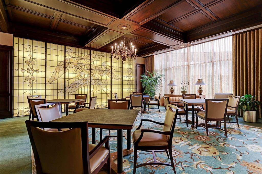 Elegant Azalea Room: Perfect for hosting unforgettable gatherings.