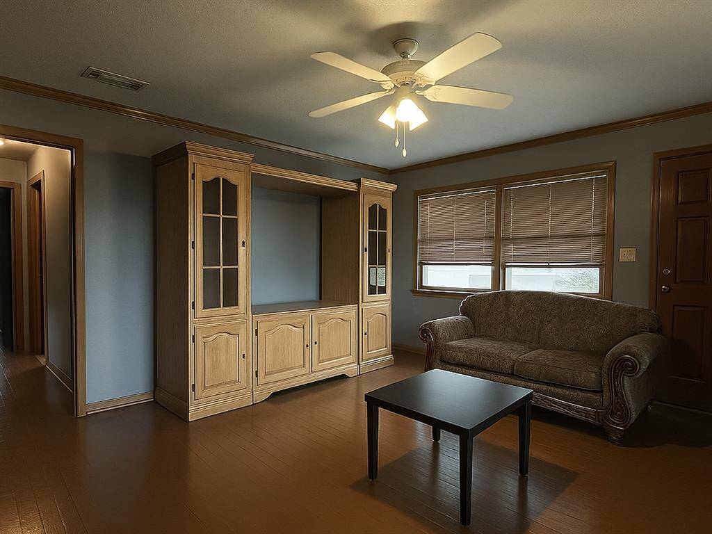 Living Room View 1(Virtual decluttering applied)