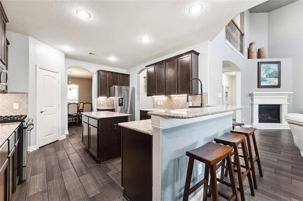 Stylish Split-Level Countertop.