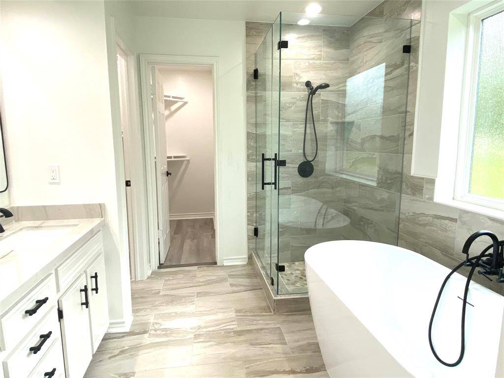 Gorgeous ensuite bedroom