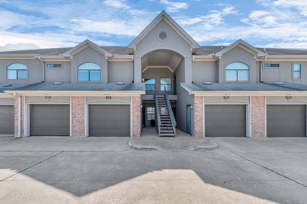 Photos displayed may be of similar apartments or floor plans featuring the same finishes.