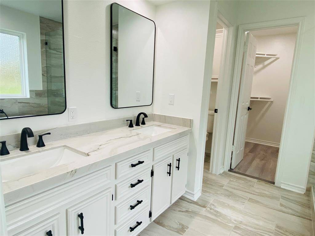Double sink vanity