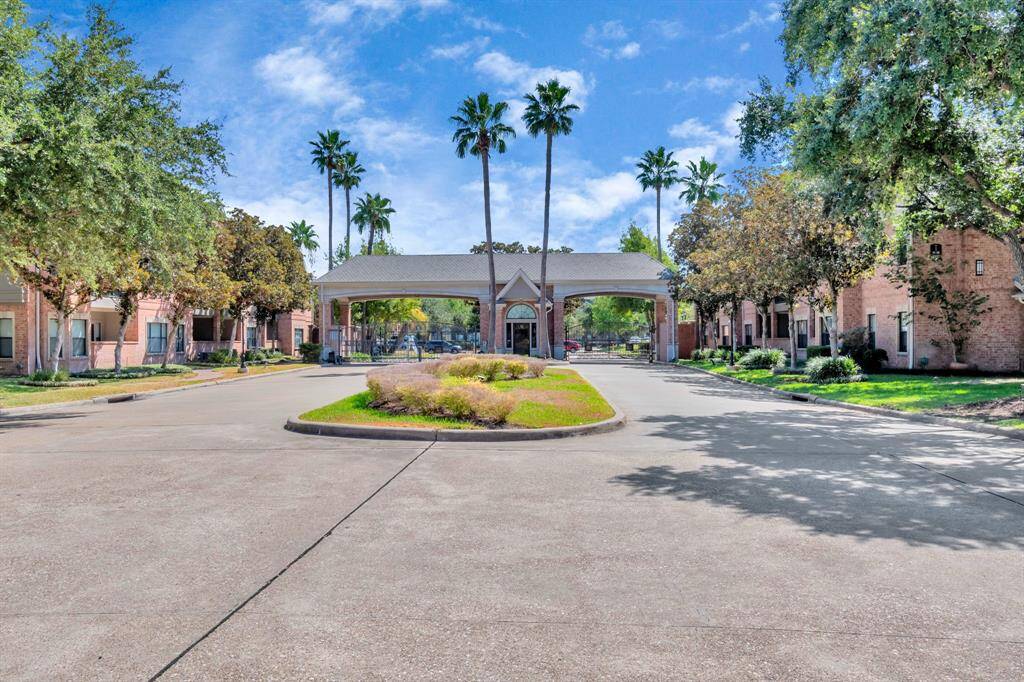 Photos displayed may be of similar apartments or floor plans featuring the same finishes.