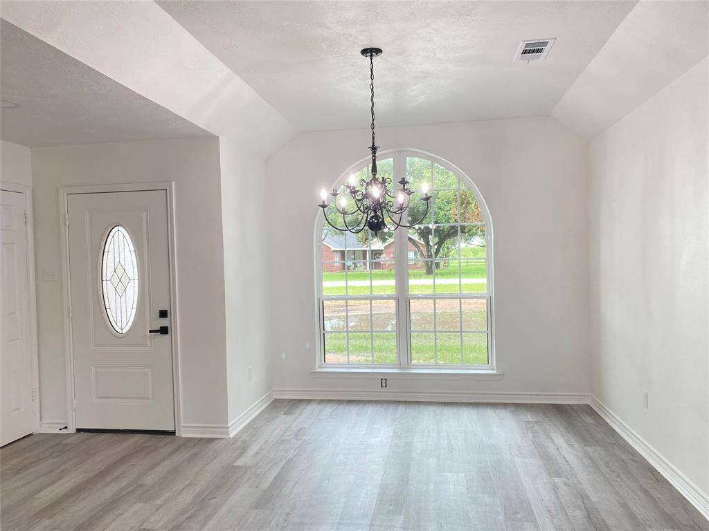 Arched window in dining area
