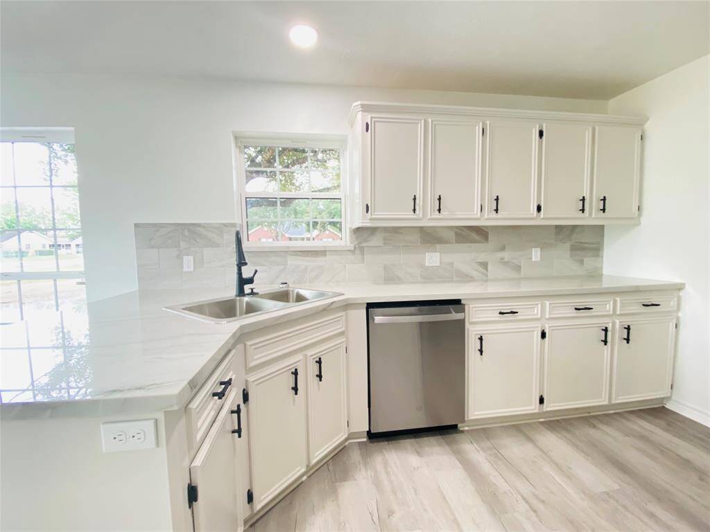 Updated kitchen has beautiful granite countertops and tile backsplash. Waterproof vinyl plank flooring throughout except for bathrooms which have tile.