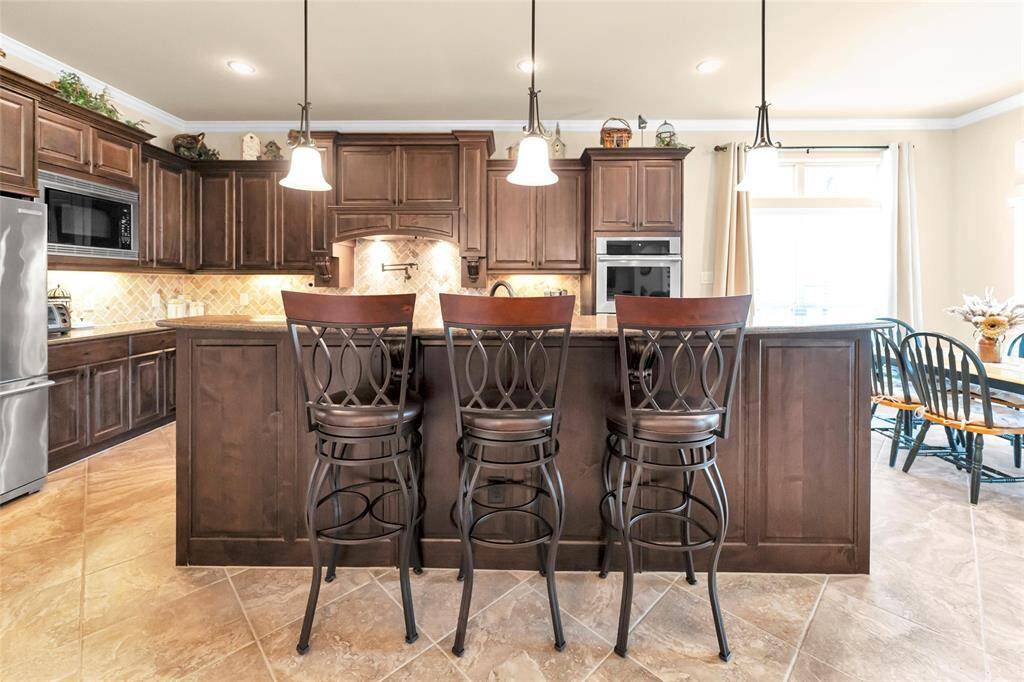 Breakfast bar in the kitchen