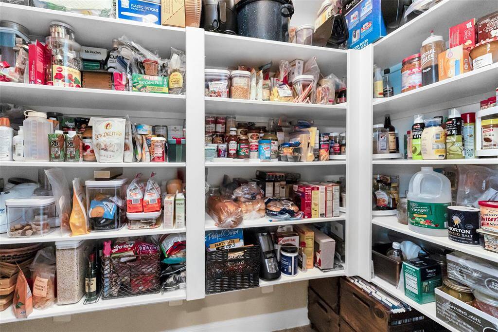 Walk in pantry
