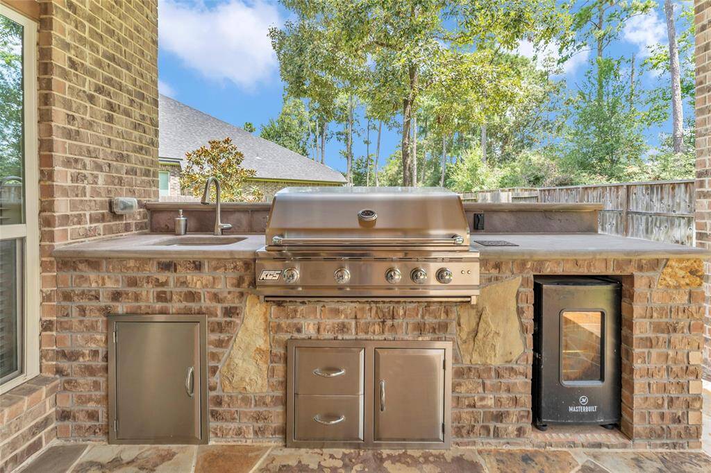 Outdoor kitchen