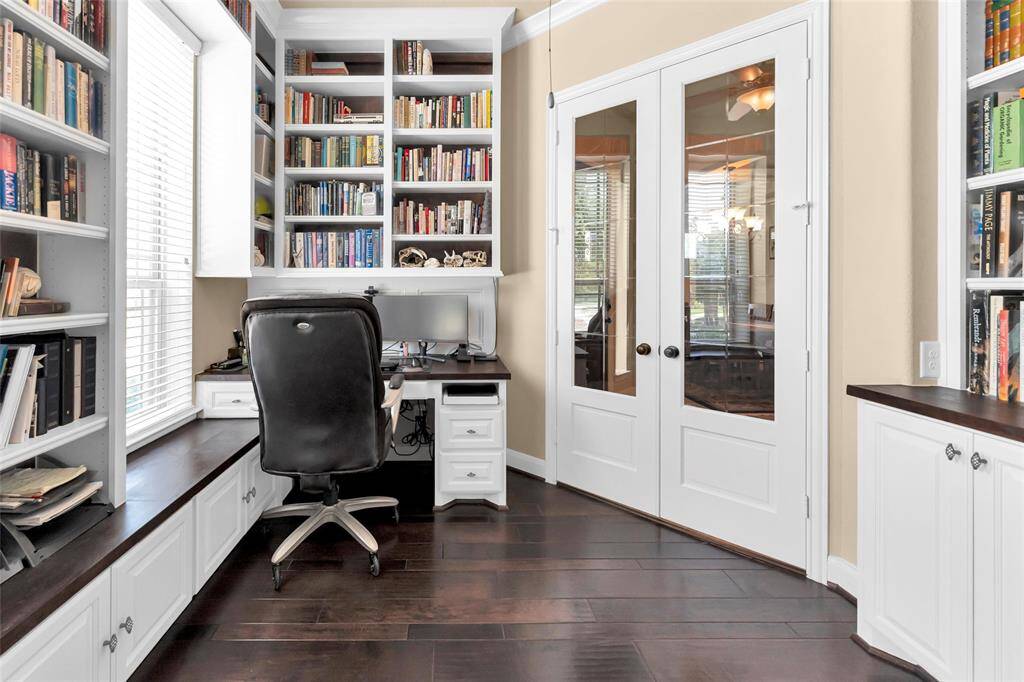 Double glass doors for the study