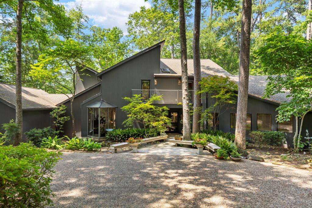 Imagine spending your days in a true retreat with awe-inspiring views & inspirational spaces inside and out.