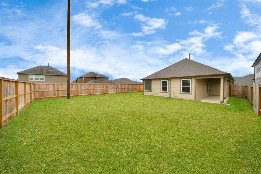 Come and see this spacious backyard with its beautiful covered patio. There is plenty of room for the kids to play and adults to relax. Perfect for your outdoor living space, patio furniture, bbq pit, and so much more. The possibilities are endless!