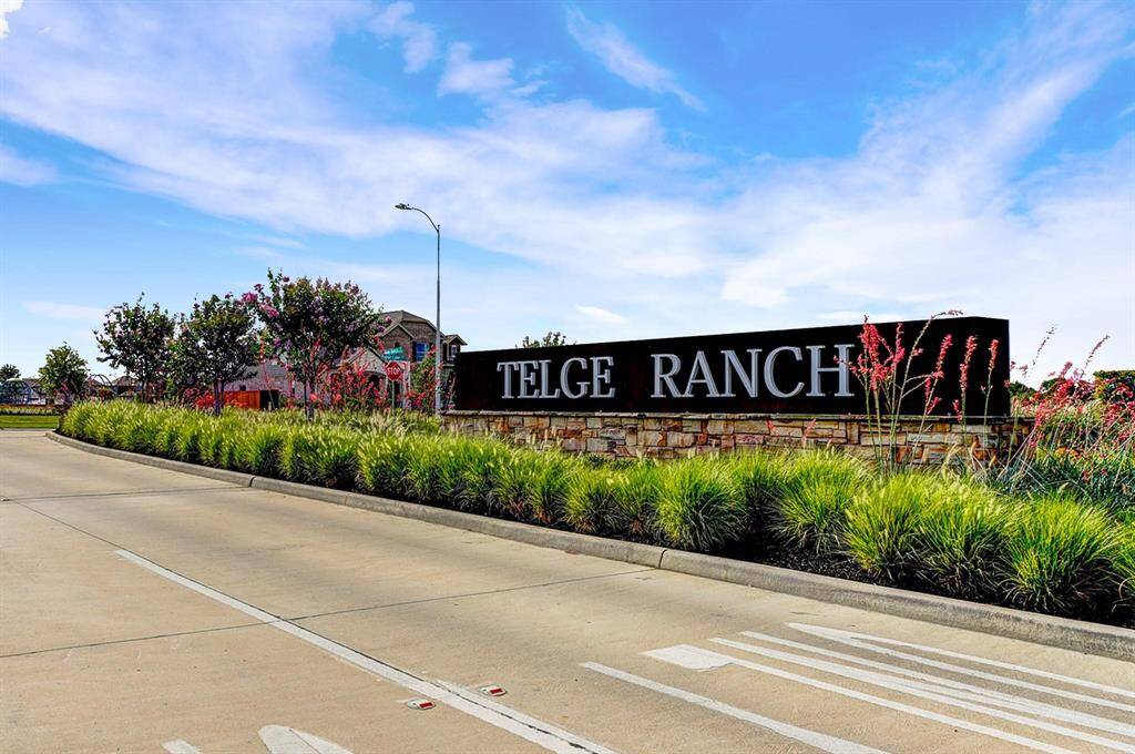 North of Cypress, TX, and south of Tomball, Telge Ranch is one the fantastic new home communities that have new builds by Long Lake. This new community offers a quiet country setting with large oversized home sites. The Recreational Park and Splash Pad are now open in the neighborhood.Easy access to shopping centers, popular restaurants, and entertainment and close to Grand Parkway 99 and thoroughfares into Houston