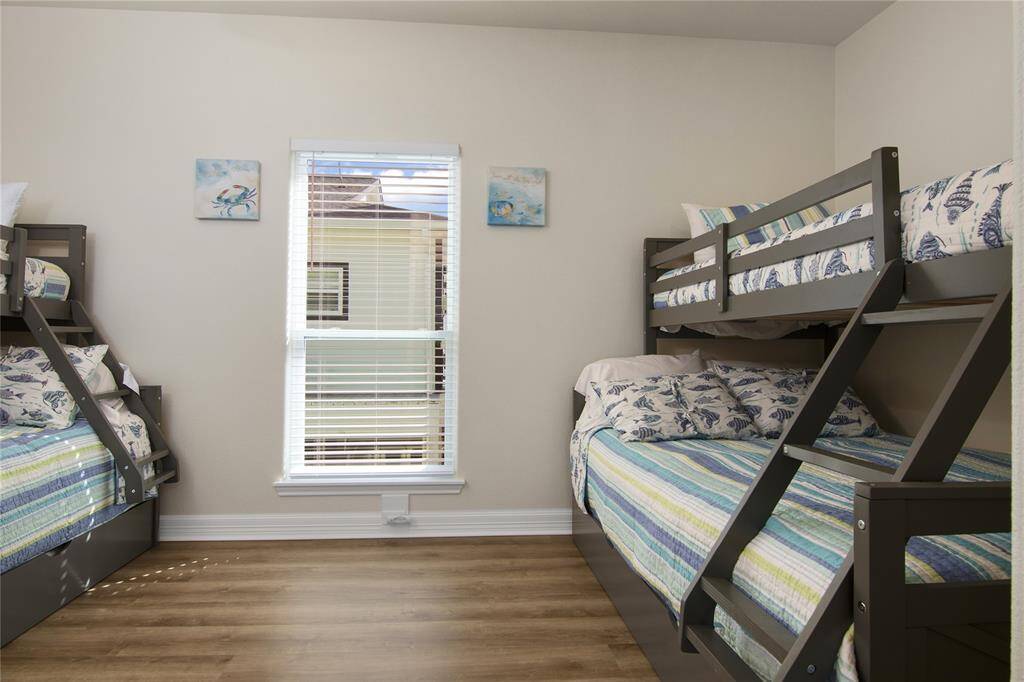 Bedroom 4 offers 2 sets of bunk beds.
