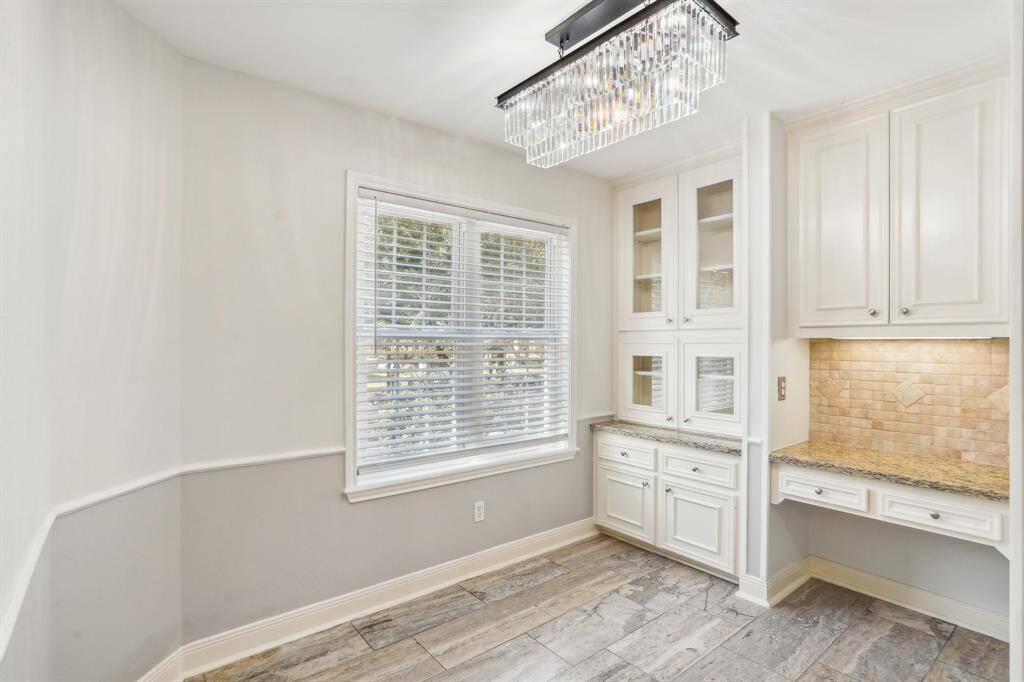 Built in desk area