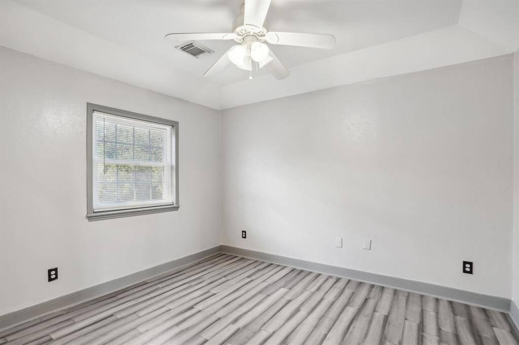 Secondary bedroom