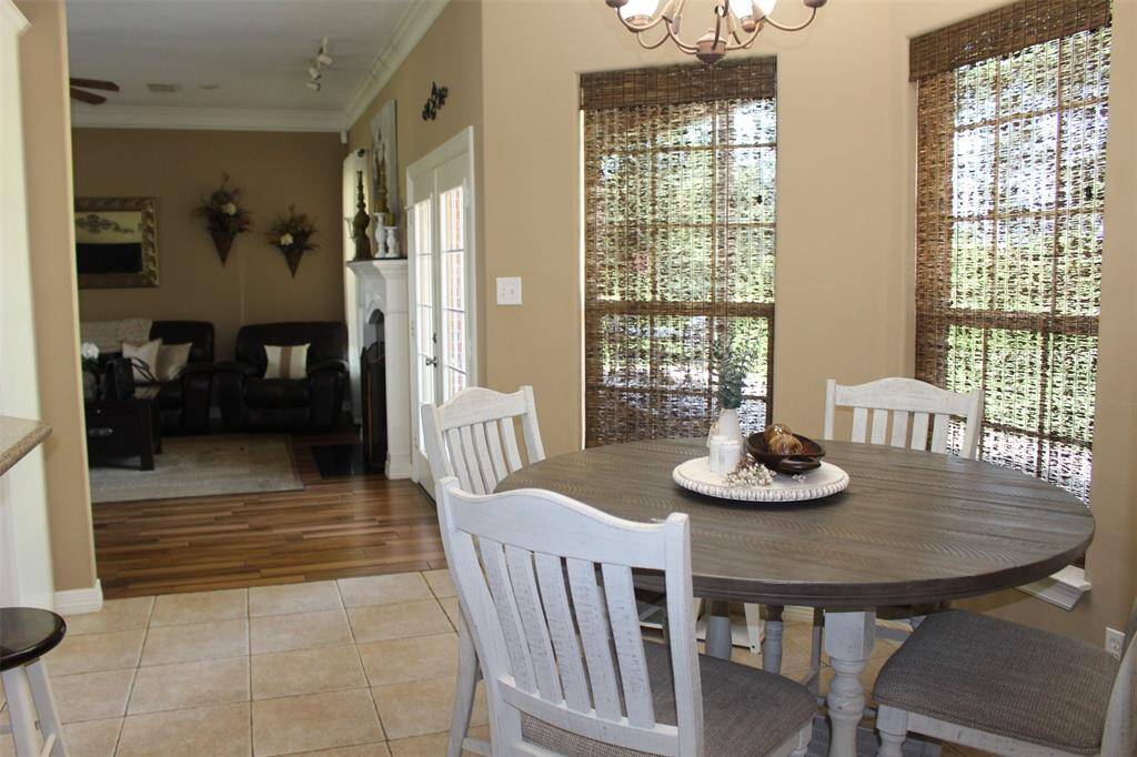 Just look at these windows in the breakfast area.