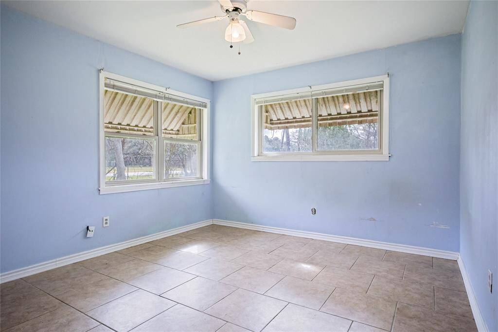 Middle Bedroom