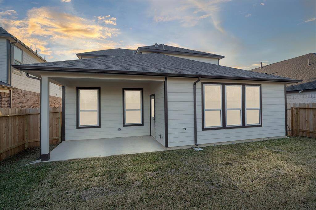 Come and see this spacious backyard with its beautiful covered patio. There is plenty of room for the kids to play and adults to relax! Perfect for your outdoor living space, patio furniture, bbq pit, and so much more. The possibilities are endless!