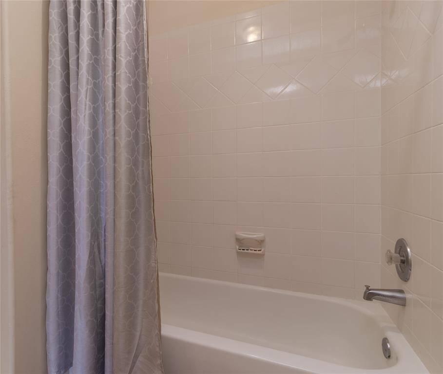 Connecting Jack and Jill bathroom (BR4 and BR5)