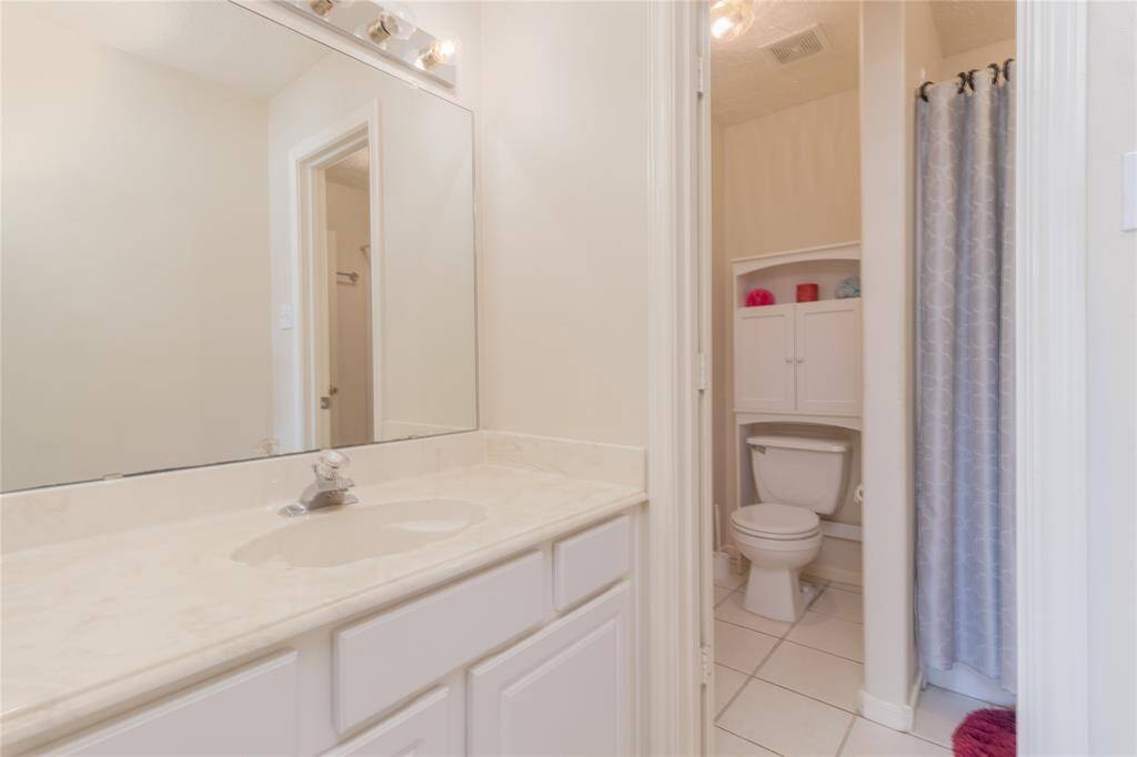 Connecting Jack and Jill bathroom (BR4 and BR5)